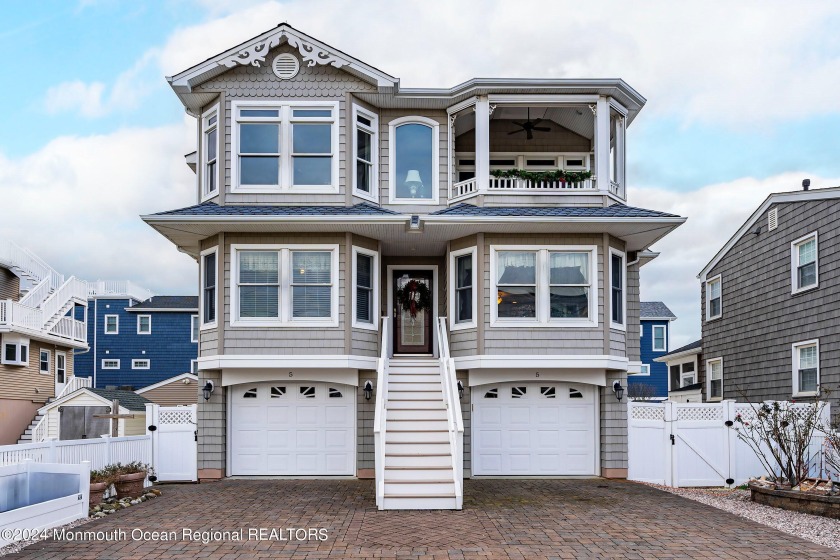 This spacious 2672 sqft. home has 4 bedrooms, two large bedrooms - Beach Home for sale in Long Beach Island, New Jersey on Beachhouse.com