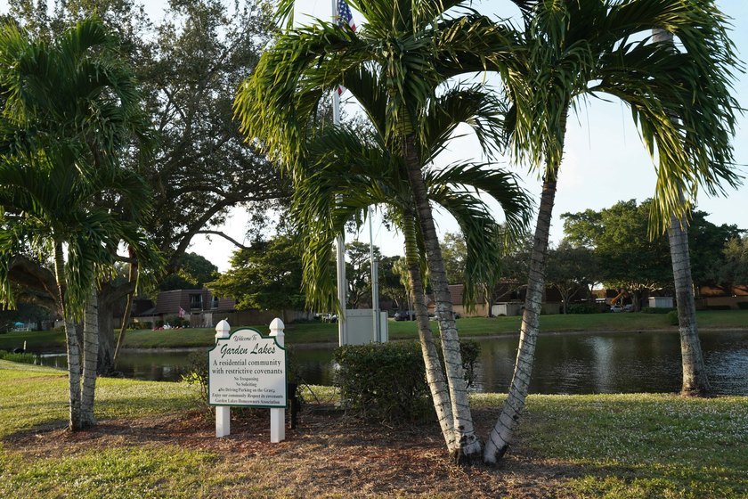 Talk about Location! Walk to the Shops of Garden Square, I-95 - Beach Townhome/Townhouse for sale in Palm Beach Gardens, Florida on Beachhouse.com