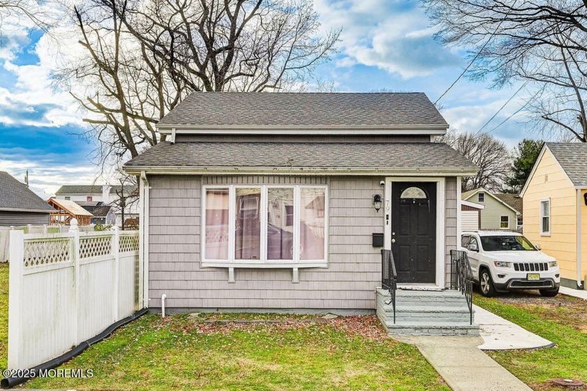 This lovely ranch is bigger than it looks! Move right in! The - Beach Home for sale in Middletown, New Jersey on Beachhouse.com