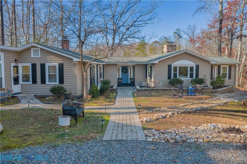 Settle into calming creek views and welcoming modern updates - Beach Home for sale in Weems, Virginia on Beachhouse.com