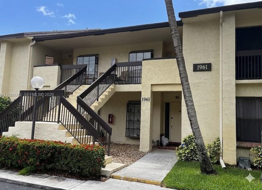 Welcome to your versatile oasis in Meadowridge East! This - Beach Condo for sale in Deerfield Beach, Florida on Beachhouse.com