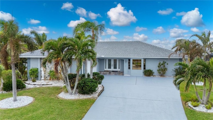 PRIME TIP LOT IN PUNTA GORDA ISLES! This single-owner 3 bedroom - Beach Home for sale in Punta Gorda, Florida on Beachhouse.com