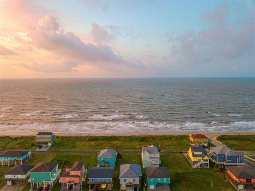 The neighborhood is just down from the Gated Golf Course - Beach Lot for sale in Galveston, Texas on Beachhouse.com