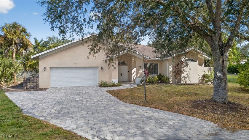 Welcome Home to this beautifully maintained 3-bedroom, 2-bath - Beach Home for sale in Fort Myers, Florida on Beachhouse.com