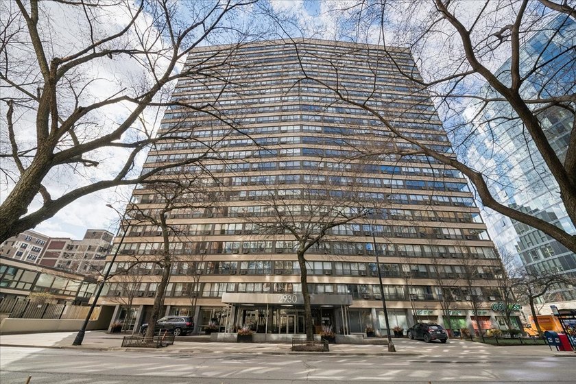 Experience the perfect blend of style and convenience in this - Beach Condo for sale in Chicago, Illinois on Beachhouse.com