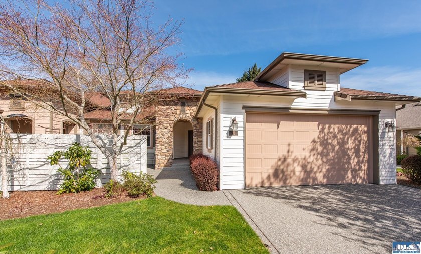 Welcome to easy living in desirable SunLand North with this - Beach Townhome/Townhouse for sale in Sequim, Washington on Beachhouse.com
