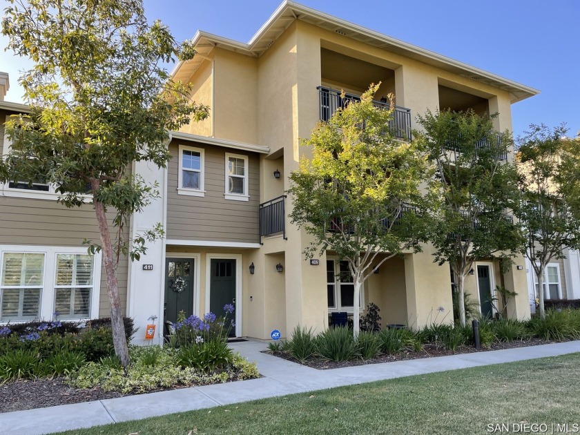 Beautiful tri-level townhome in the ever so popular community - Beach Townhome/Townhouse for sale in Oxnard, California on Beachhouse.com