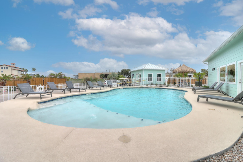 Heated Pool, In Town, Dog Park, Fishing, WIFI, Laundry Room - Beach Vacation Rentals in Port Aransas, Texas on Beachhouse.com