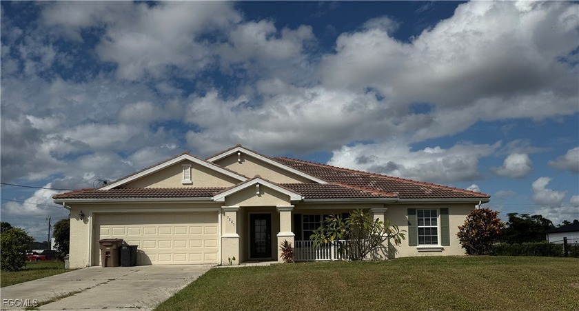 Beautiful House for sale in Cape Coral -NO HOA! Discover this - Beach Home for sale in Cape Coral, Florida on Beachhouse.com