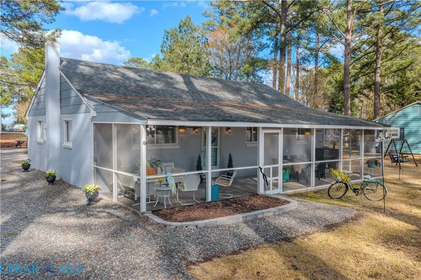 This updated, quintessential Rivah cottage is just outside of - Beach Home for sale in Urbanna, Virginia on Beachhouse.com