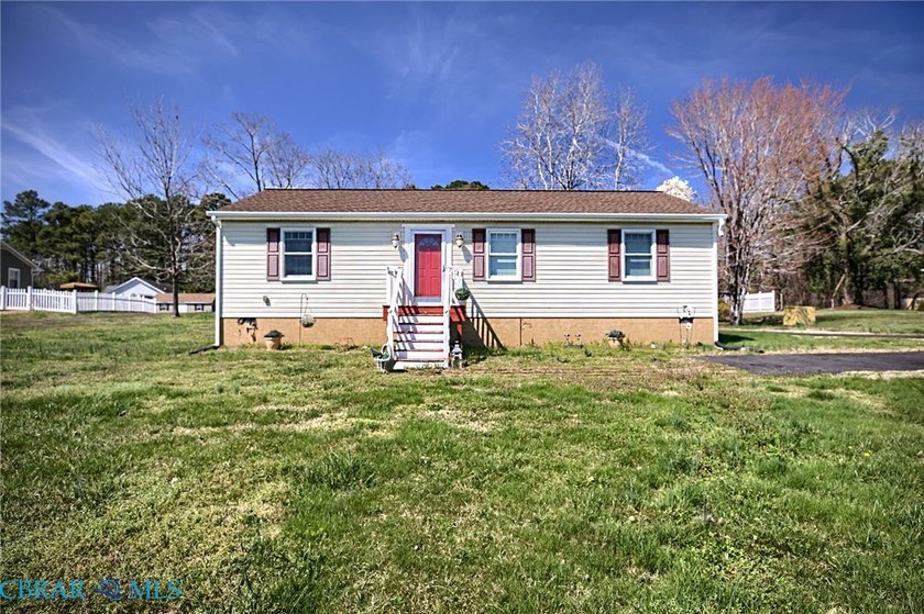 Welcome to this well-maintained 3-bedroom, 2-bath home offering - Beach Home for sale in Weems, Virginia on Beachhouse.com