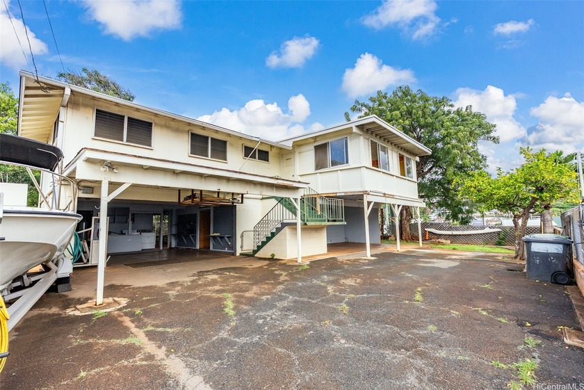 Excellent location, great layout, and a usable lot! This - Beach Home for sale in Honolulu, Hawaii on Beachhouse.com