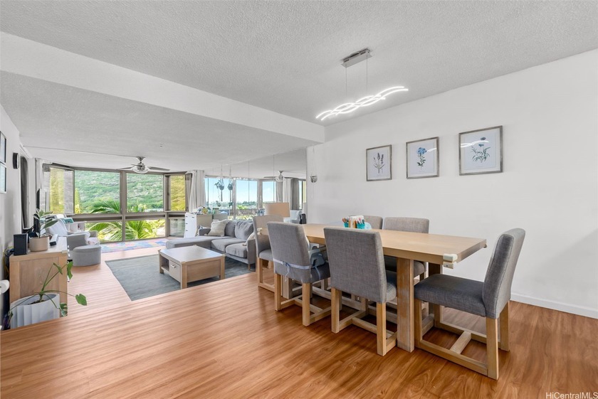 This updated 2-bedroom, 1.5-bath condo with 2 parking spaces and - Beach Condo for sale in Honolulu, Hawaii on Beachhouse.com