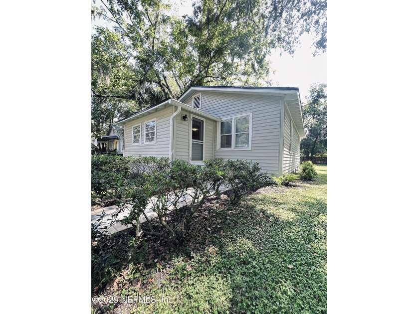 Charming 2BR/1BA home on a spacious .27acre lot with Mixed-Use - Beach Home for sale in Green Cove Springs, Florida on Beachhouse.com