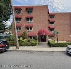 One-bedroom condo needs a new kitchen, bathroom, and general - Beach Apartment for sale in Staten Island, New York on Beachhouse.com