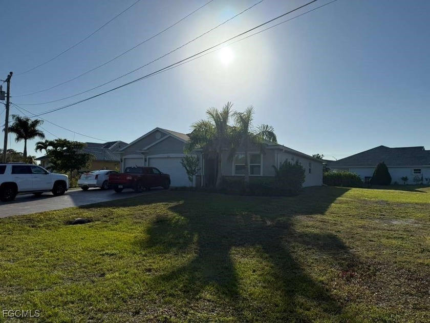 Beautiful and spacious like-new home with nearly 2,400 sq. ft - Beach Home for sale in Cape Coral, Florida on Beachhouse.com