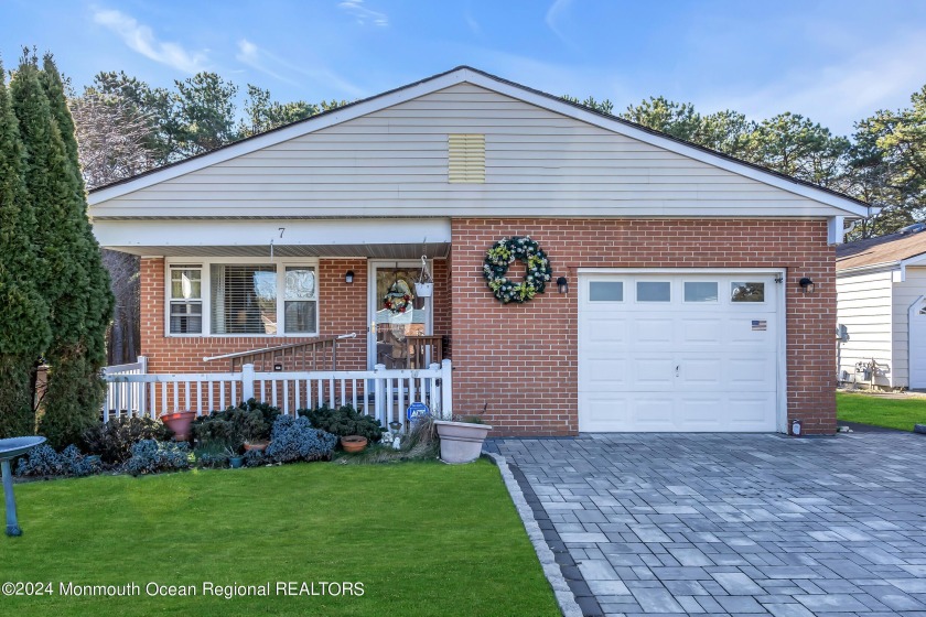 Welcome to the desired Holiday Heights in Holiday City and this - Beach Home for sale in Toms River, New Jersey on Beachhouse.com