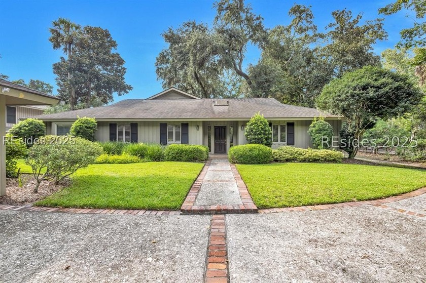 CLOSE PROXIMITY to the BEACH and the SEA PINES BEACH CLUB - Beach Home for sale in Hilton Head Island, South Carolina on Beachhouse.com