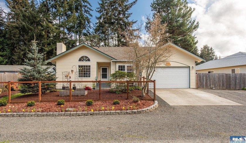 Beautifully maintained 3 bedroom, 2 bath home on a secluded - Beach Home for sale in Port Angeles, Washington on Beachhouse.com