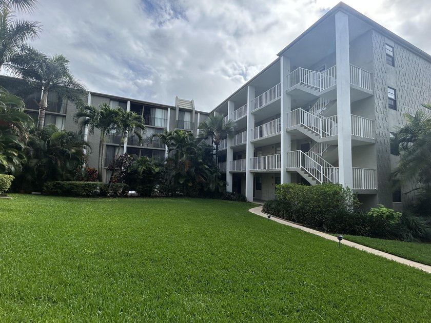 Spacious 1440 sq ft Boca Raton condo. Open floor plan, in-unit - Beach Condo for sale in Boca Raton, Florida on Beachhouse.com