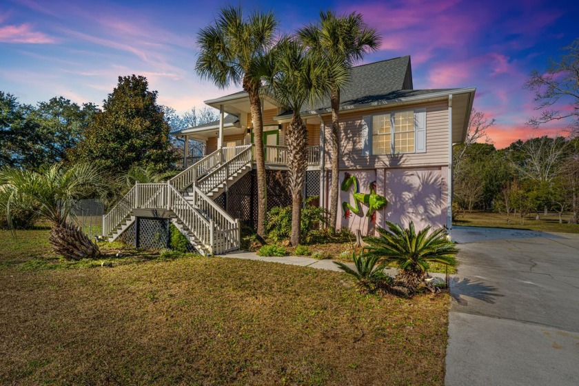 UNIQUE PROPERTY!! Luxuriously updated main house, with - Beach Home for sale in Charleston, South Carolina on Beachhouse.com