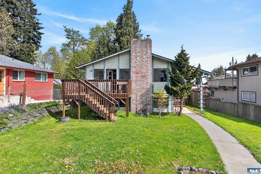 Nicely maintained spacious home in desirable Cherry Hill area! - Beach Home for sale in Port Angeles, Washington on Beachhouse.com