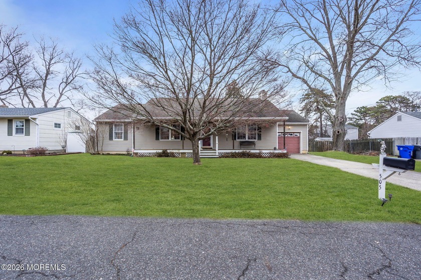 Charming 3-bed, 2-bath home in desirable Brick neigbhorhood on - Beach Home for sale in Brick, New Jersey on Beachhouse.com