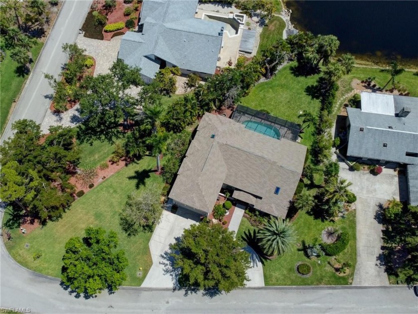 This unique McGregor Woods home is solidly built and PRICED TO - Beach Home for sale in Fort Myers, Florida on Beachhouse.com