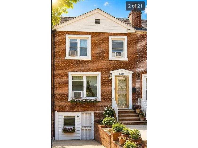 Vacant. Fully Renovated 1-family Colonial set up as a 2-family - - Beach Home for sale in East Elmhurst, New York on Beachhouse.com