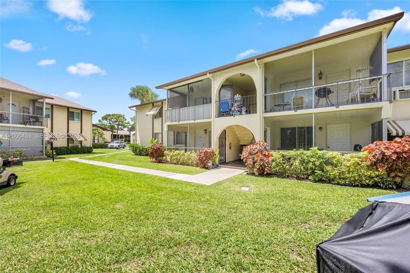 Beautiful second-floor condo in the desirable La Pinata - Beach Condo for sale in Green Acres, Florida on Beachhouse.com