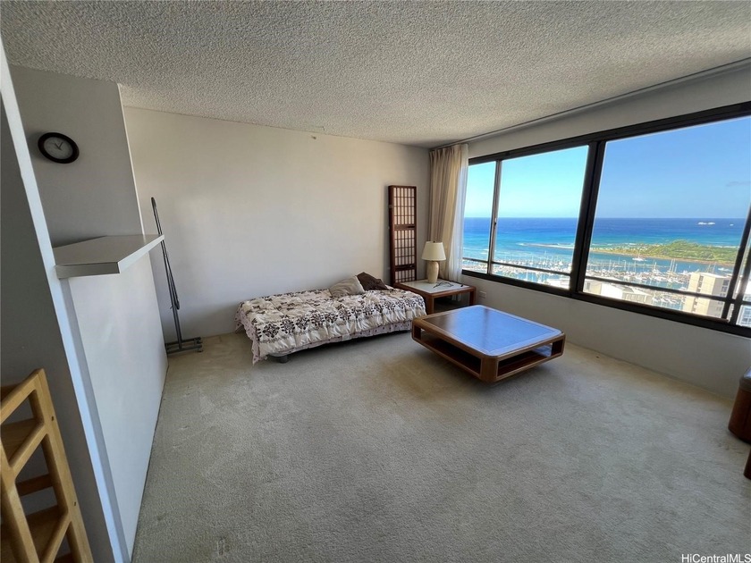 Beautifully maintained unit at Discovery Bay 3120, currently - Beach Condo for sale in Honolulu, Hawaii on Beachhouse.com