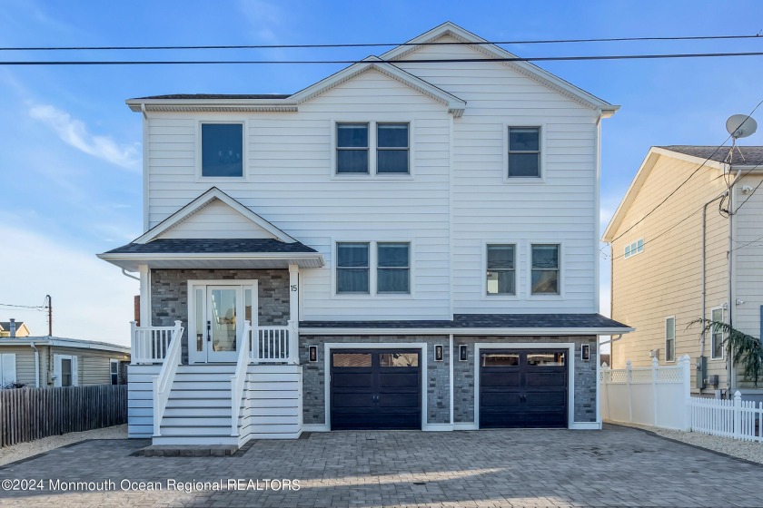 ''Quick Close'' on this Beautiful Coastal Contemporary - built - Beach Home for sale in Beach Haven West, New Jersey on Beachhouse.com