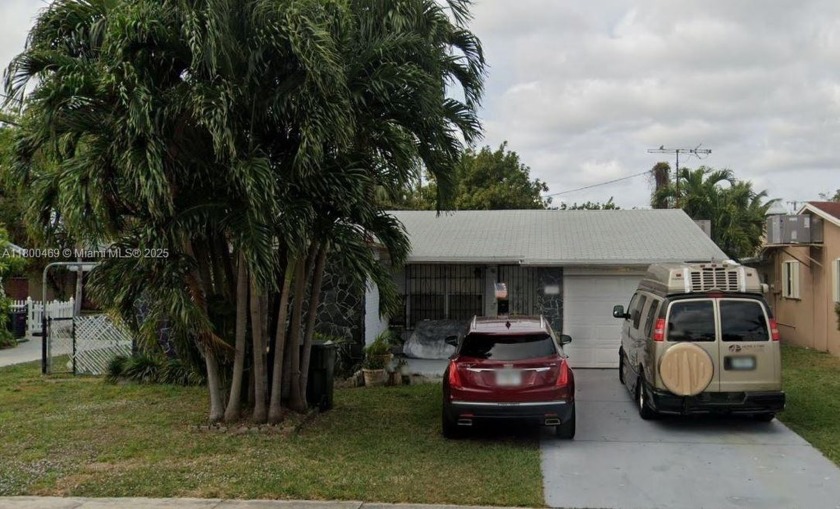Welcome home! This beautifully laid out desirable Dania home is - Beach Home for sale in Dania, Florida on Beachhouse.com
