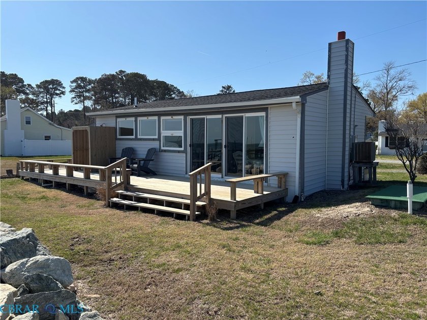 *The Little Gray House* - Cutest L'il Cottage at the Bay! - Beach Home for sale in Mathews, Virginia on Beachhouse.com