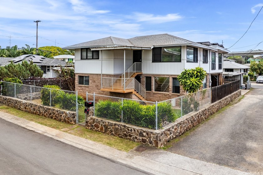 Rare opportunity to own a spacious 7-bedroom home in the heart - Beach Home for sale in Aiea, Hawaii on Beachhouse.com