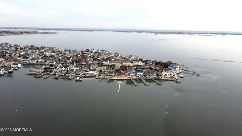 1st time ever being offered for sale. Coveted cove/bay front on - Beach Home for sale in Toms River, New Jersey on Beachhouse.com