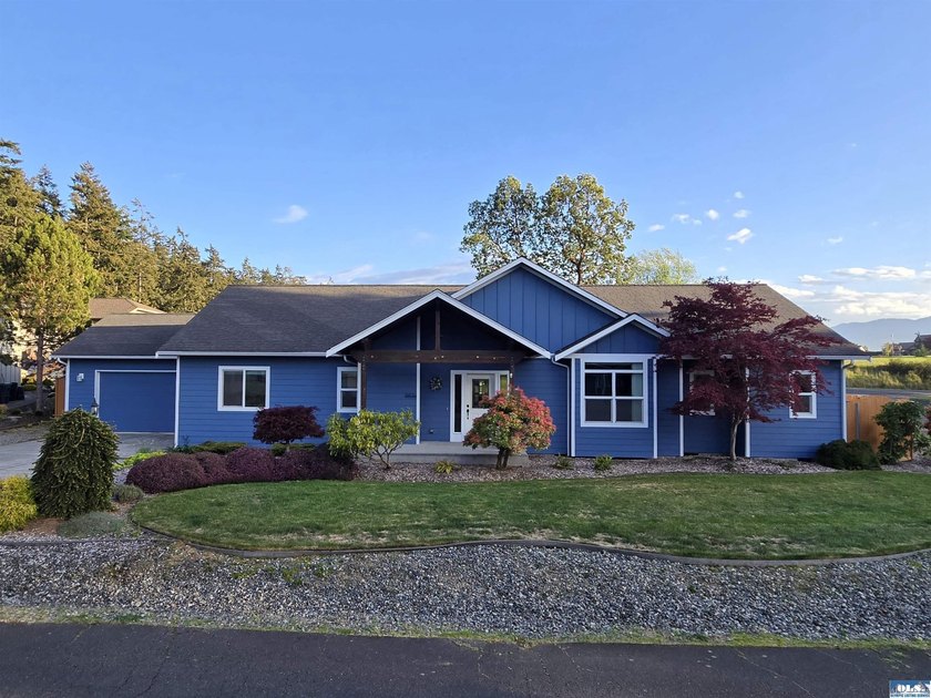 Contemporary single-level 3br, 2ba, plus office/den  home in - Beach Home for sale in Sequim, Washington on Beachhouse.com