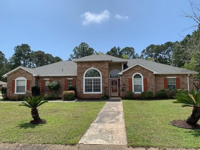 UPSCALE HOME IN OVERBROOK HAS 9 FOOT CEILINGS, TWO MASTER - Beach Home for sale in Fort Walton Beach, Florida on Beachhouse.com