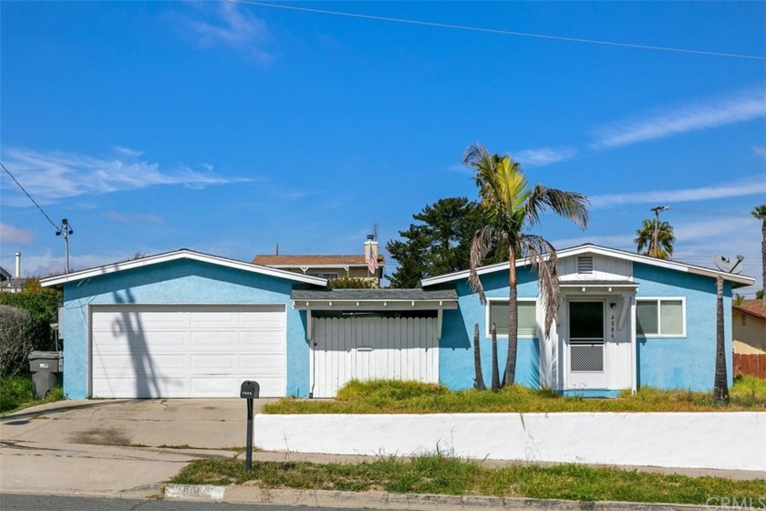 Great Opportunity to make this home your own! Sitting on a 6,400 - Beach Home for sale in Oceanside, California on Beachhouse.com