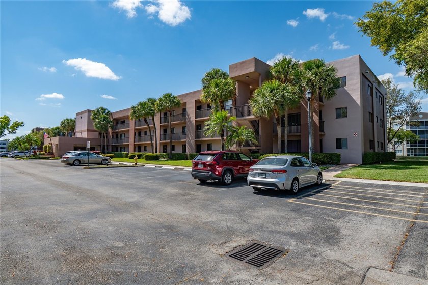 Discover this beautifully updated 2/2 condo in Ashmont at Kings - Beach Condo for sale in Tamarac, Florida on Beachhouse.com