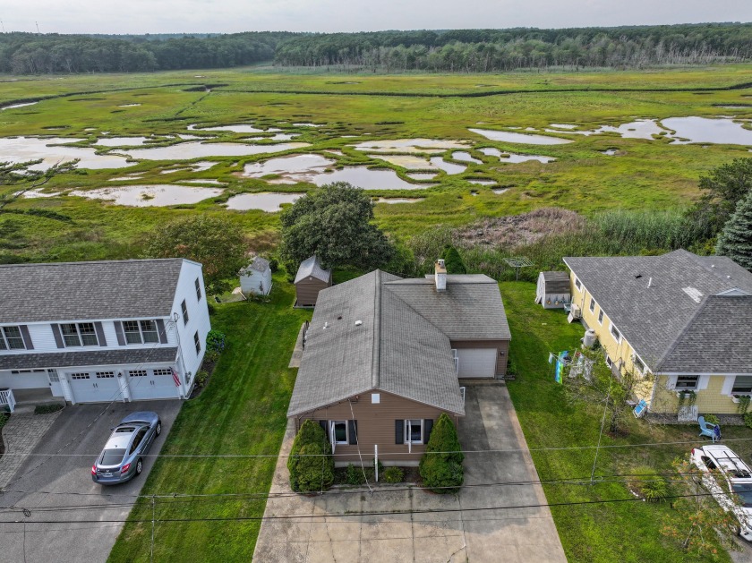 Moody Beach!  This charming ranch with it's 1 car garage sits - Beach Home for sale in Wells, Maine on Beachhouse.com