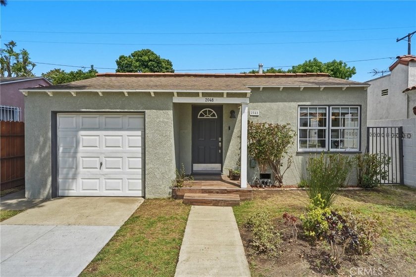 Cute South Wrigley home on beautiful tree-lined Golden Avenue! - Beach Home for sale in Long Beach, California on Beachhouse.com