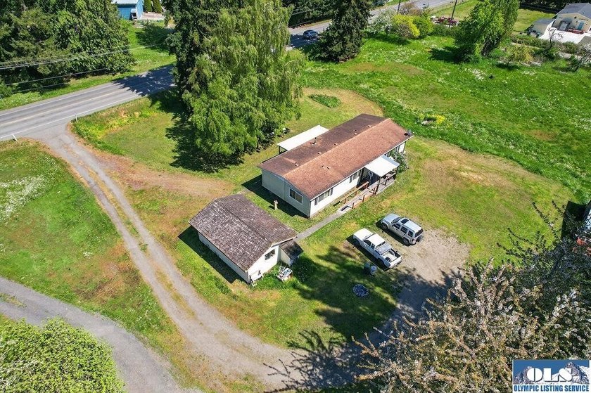 Spacious and inviting 2 bed, 2 bath home offering 1,416 sq ft of - Beach Home for sale in Sequim, Washington on Beachhouse.com