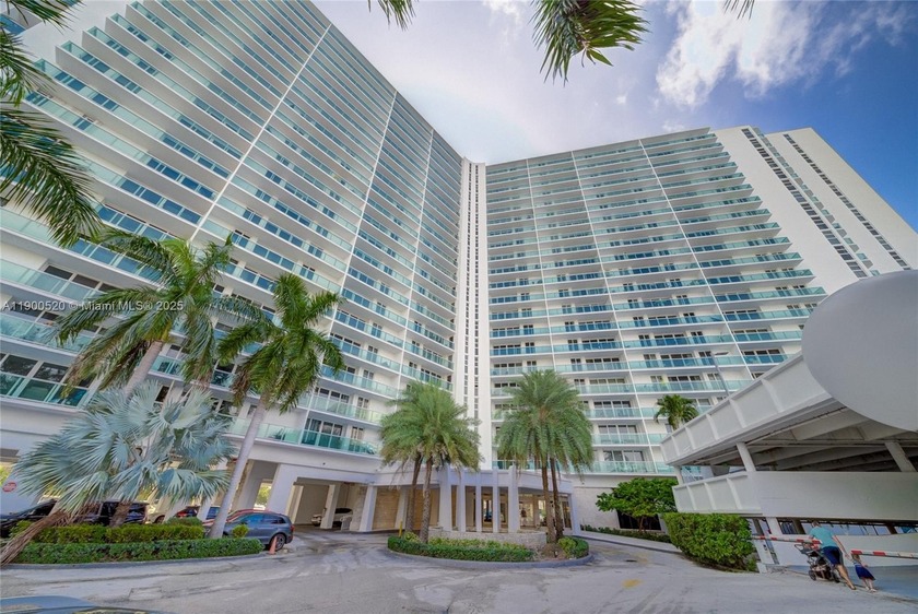 Beautiful 2 Bed/2 Bath: Spacious apartment with new kitchen - Beach Condo for sale in Sunny Isles Beach, Florida on Beachhouse.com