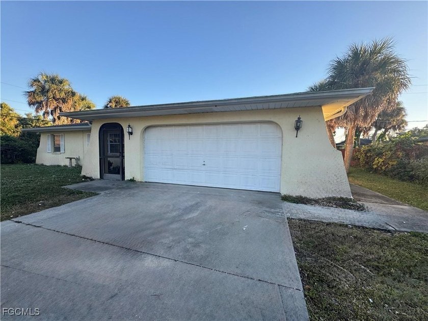 This is a rare opportunity in one of the most desirable areas of - Beach Home for sale in Venice, Florida on Beachhouse.com
