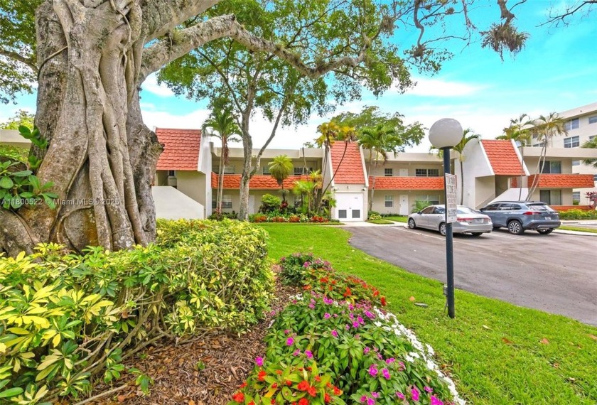 Beautifully maintained 3 bed 2 bath corner unit condo in - Beach Condo for sale in Pompano Beach, Florida on Beachhouse.com