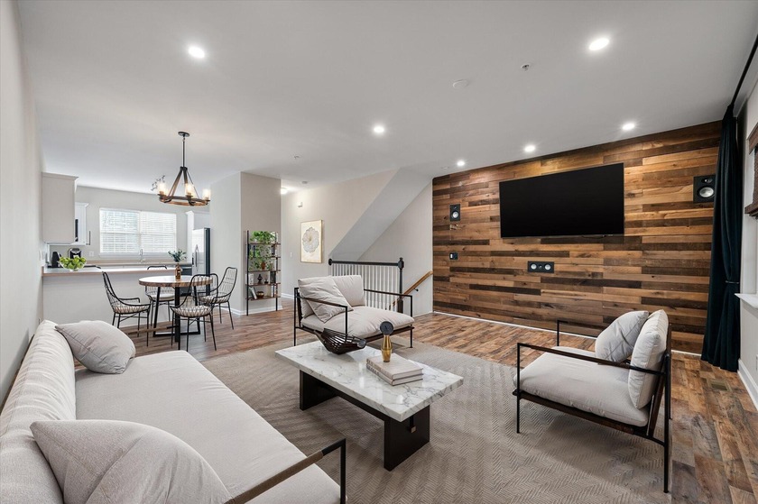 Rare END-UNIT 3 bedroom, 3.5 bathroom townhome with a garage and - Beach Townhome/Townhouse for sale in North Charleston, South Carolina on Beachhouse.com