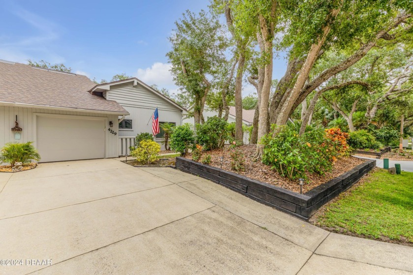 Discover the charm and convenience of this rare find in the - Beach Home for sale in New Smyrna Beach, Florida on Beachhouse.com