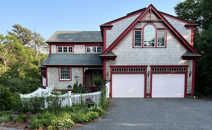 Exceptional waterfront 4BR, 3.5BA residence in Mashpee with - Beach Home for sale in Mashpee, Massachusetts on Beachhouse.com