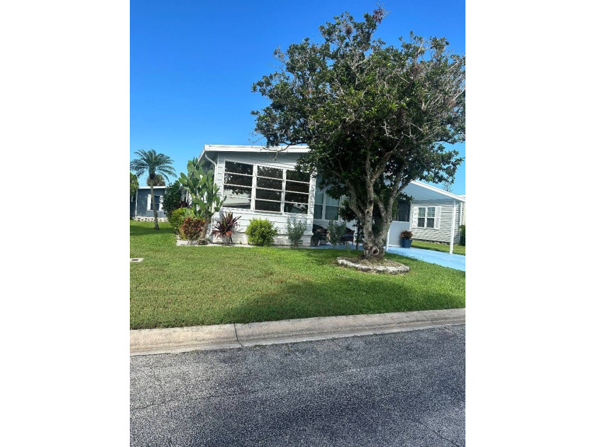 TAKING OFFERS!!!!  REDUCED...Nice corner lot with furnished 2 - Beach Home for sale in Vero Beach, Florida on Beachhouse.com